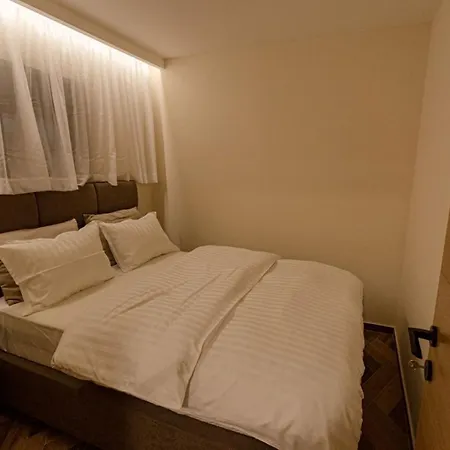Perla Lux Indija